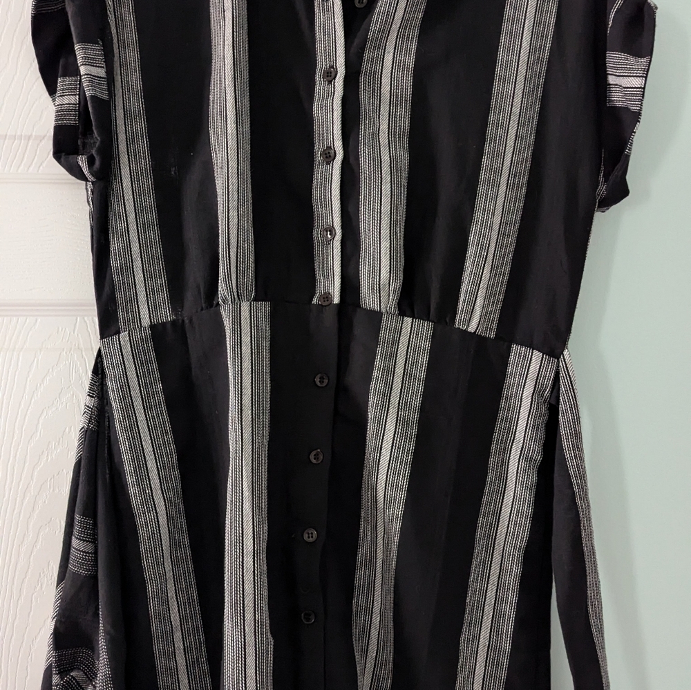 Size S (fits like XS) linen wrap dress